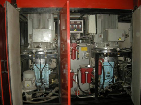 液壓泵維修現場